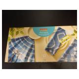 Shibori Dye Dish Towel Kit - Mondo Llama: DIY Art Kit with String, Gloves, Craft Sticks, Rubber Bands & Color Dyes - Retail: $15