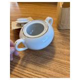 10 Strawberry Street GL0018 8 oz Gold Line Sugar Bowl with Lid