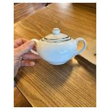 10 Strawberry Street GL0018 8 oz Gold Line Sugar Bowl with Lid