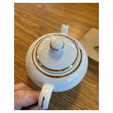 10 Strawberry Street GL0018 8 oz Gold Line Sugar Bowl with Lid