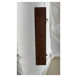 Wooden Wall-Mounted Shelf Wooden Wall-Mounted Shelf