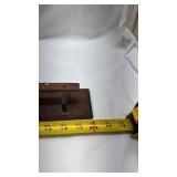 Wooden Wall-Mounted Shelf Wooden Wall-Mounted Shelf