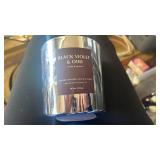 Black Violet & Oud Wooden Wick Candle