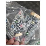 EIMMBD 5pcs Mini Christmas Trees Decorations Artificial Christmas Trees Tabletop Bottle Brush Trees Small Trees with Snow and Colorful Beads for Indoor Outdoor Home Village Winter Holiday Decor