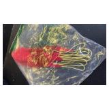 MECCANIXITY 20Pcs Faux Pampas Grass,21\/55cm Fake Pampas Grass Decor for Living Room Party Wall Vase Wedding Decoration,Redin