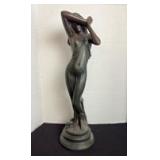 Lady statue made of resin 21 in