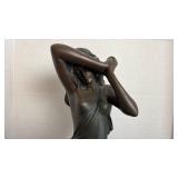 Lady statue made of resin 21 in