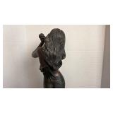 Lady statue made of resin 21 in