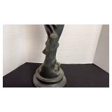 Lady statue made of resin 21 in