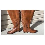 Vince Camuto tan leather boots womens size 9 never  worn with boot shapers