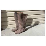 UGG leather womens size 9 boots never worn with boot shapers