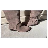UGG leather womens size 9 boots never worn with boot shapers