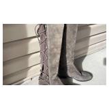 Vince Camuto gray leather boots womens size 9 never worn with boot shapers
