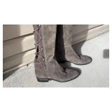 Vince Camuto gray leather boots womens size 9 never worn with boot shapers