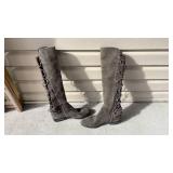 Vince Camuto gray leather boots womens size 9 never worn with boot shapers