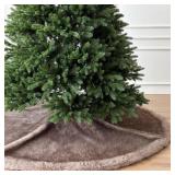 Starry Dynamo 60-Inch Huntsman High-Pile Faux Fur Christmas Tree Skirt with Hidden Slide Clasp Closure and Durable Microfiber Backing, Silver Fox