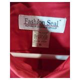 APPEARS NEW - Edwards and Fashion Seal Men