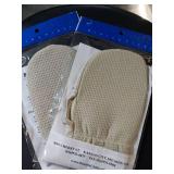 FACTORY SEALED - Banana Cloth Microfiber Mitten Set of 2