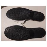 APPEARS NEW - Hotel Style Waffle Slippers - (Size Large 11-12 1/2)