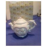 Precious Moments Mini Musical Teapot - Friendship Hits The Spot dose not play in box