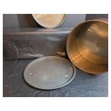 Round Brown Metal Cake Carrier with Locking Handle