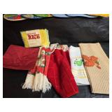 Kitchen Linens and Pot Holders