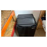 Magic Chef Mini Refrigerator - Black 4.4 cu ft - Works