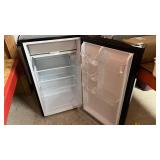 Magic Chef Mini Refrigerator - Black 4.4 cu ft - Works