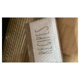 Dahey Wooden Recipe Box White Recipe Organizer with 100 Recipe Cards and 6 Dividers, Recipe Card Holder Box Set with Lid and Slots to Write in Your Own Recipes for Cooking Lover Kitchen, 6.9