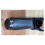 UA Challenge Shin Guard YTH Black/Castle Rock L