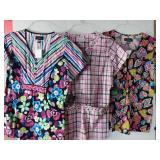 APPEARS NEW - Peaches Brand Medical Scrub Tops (Size XS) Lot of 3