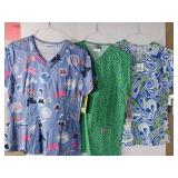 APPEARS NEW - 1 Landau, 1 Scrub Zone,1 Med Couture Medical Scrub Tops (Size XS) Lot of 3