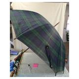 Traditional Green Plaid Golf Umbrella with Wooden Handle Traditional Green Plaid Golf Umbrella with Wooden Handle
