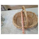 2 wicker baskets Round Wicker display Baskets with Handle 2 wicker baskets Round Wicker display Baskets with Handle
