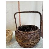 2 wicker baskets Round Wicker display Baskets with Handle 2 wicker baskets Round Wicker display Baskets with Handle