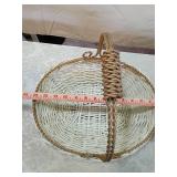 White Wicker Basket Set with Decorative Handle White Wicker Basket Set with Decorative Handle