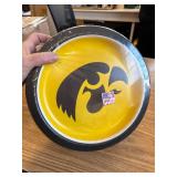 Iowa Hawkeyes NCAA Round Paper Plates, 10', 85 ct.