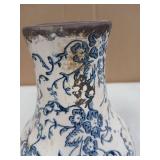 Sungmor Blue and White Ceramic Flower Vase, Vintage Ice Cracked Glaze Porcelain Vase, Pretty Centerpieces Flower Arrangement Vase for Home Decor, 8.2 Inch Decorative Vases for Table, Shelf, Mantel (So