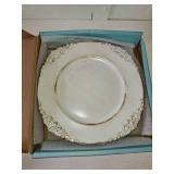 MAONAME Antique White Charger Plates, Round Antique Plate Chargers for Dinner Plate, 13" Plastic Charger for Plates, Wedding Table Setting, Set of 6