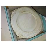 MAONAME Antique White Charger Plates, Round Antique Plate Chargers for Dinner Plate, 13" Plastic Charger for Plates, Wedding Table Setting, Set of 6