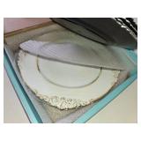 MAONAME Antique White Charger Plates, Round Antique Plate Chargers for Dinner Plate, 13" Plastic Charger for Plates, Wedding Table Setting, Set of 6