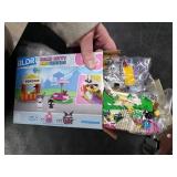 BLDR Hello Kitty and Friends Kuromis Popcorn Stand Building Set - Kuromi & Chococat Poseable Minifigures - Gifts for Kids & Sanrio Fans Ages 8+, 0129