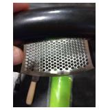 Vantic Garlic Press Rocker - Stainless Steel Garlic Crusher, Mincer and Chopper with Peeler & Scraper, Easy Kitchen Gadget for Effortless Smashing