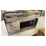 Emerson 1.3 cu. ft. 1000-Watt Countertop, Stainless Steel, Microwave Oven - Retail: $169