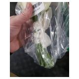 WYcYcW Floral Bouquet 10 Artificial Calla Lilies with 8 Artificial Tulip Flowers, Bridesmaid Bouquet with Wedding Ceremony Festivals Anniversary Bridal Rehearsal Party Bar Table Decor (White)