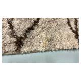Threshold Brown/Ivory Diamond Area Rug. 7