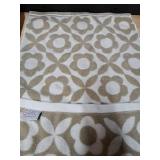 Caro Home Floral Pattern Bath Towel