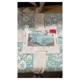 Full/Queen 3 Piece Turquoise Floral Quilt Set