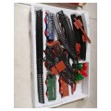 deAO Train Set with Light for Kids, Cargo Cars and Long Track for Boys & Girls Aged 3-12, Train Toys Railway Kits with Signposts & Trees, Electric Train Race Track Playset,Great for Birthday & Xmas