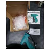 BS ONE Price Tagging Gun for Clothing, Standard Retail Price Tag Attacher Gun for Clothes with 6 Needles & 1000pcs 2 Barbs Fasteners for Store